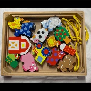 Wooden Lacing Farm Animals
